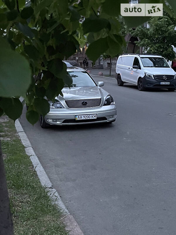 Lexus LS 2001