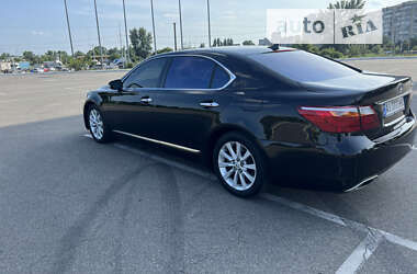 Седан Lexus LS 2010 в 