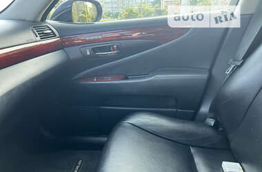 Седан Lexus LS 2010 в 