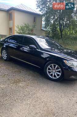 Седан Lexus LS 2007 в Косове