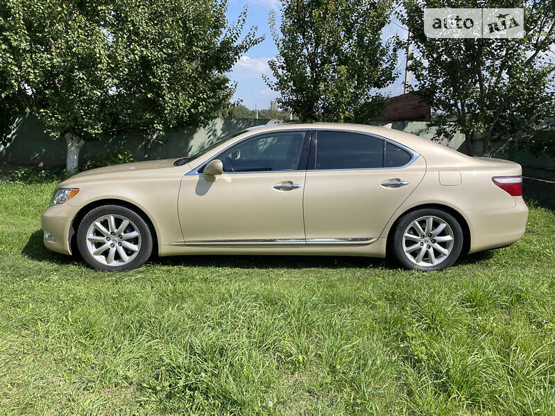 Седан Lexus LS 2008 в Чернігові