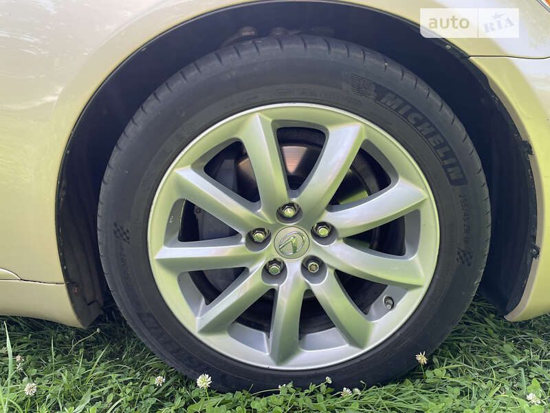 Седан Lexus LS 2008 в Чернігові