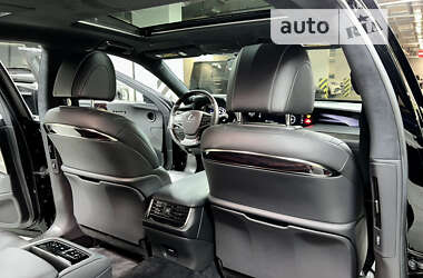 Седан Lexus LS 2019 в 