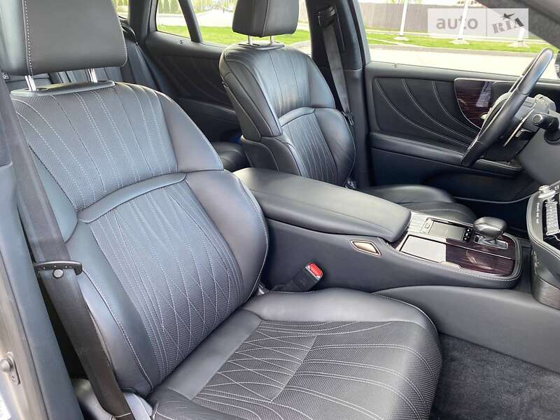Седан Lexus LS 2018 в Киеве