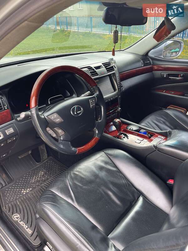 Седан Lexus LS 2007 в Киеве