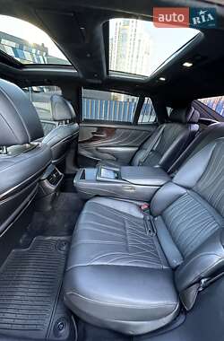 Седан Lexus LS 2018 в 