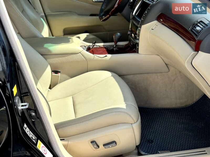 Седан Lexus LS 2008 в Коломые
