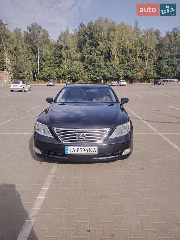 Седан Lexus LS 2008 в Чернігові