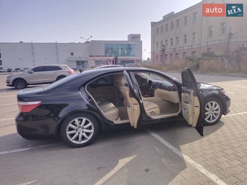 Седан Lexus LS 2008 в Чернігові
