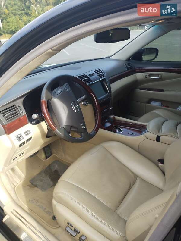 Седан Lexus LS 2008 в Чернігові