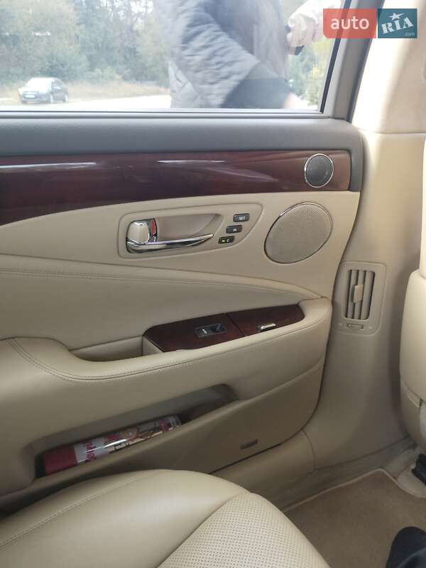 Седан Lexus LS 2008 в Чернігові