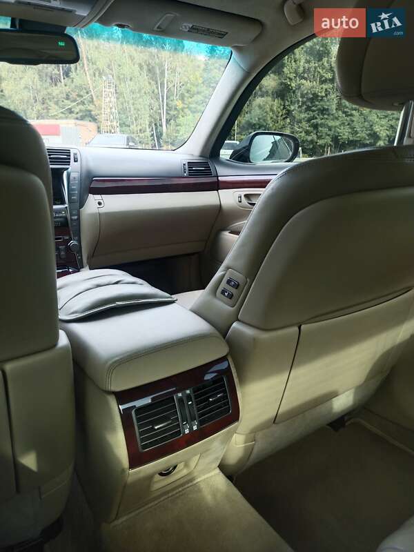 Седан Lexus LS 2008 в Чернігові
