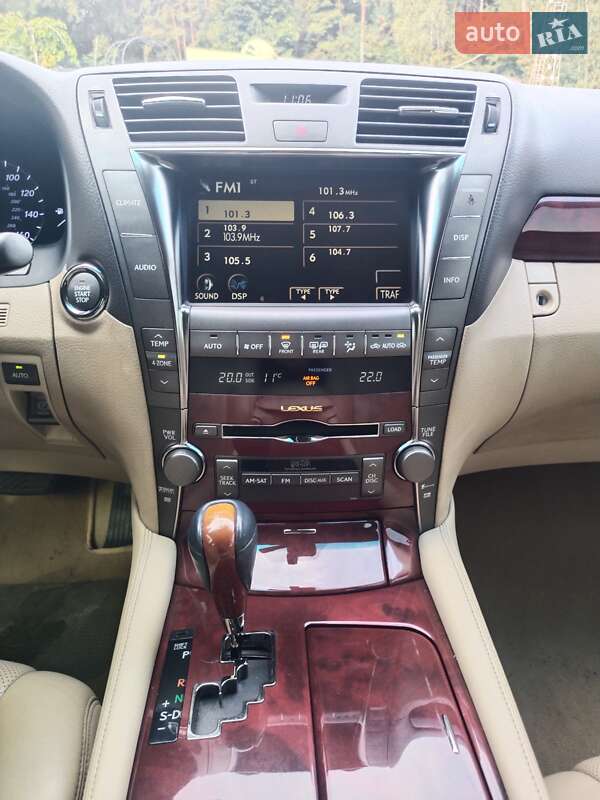 Седан Lexus LS 2008 в Чернігові