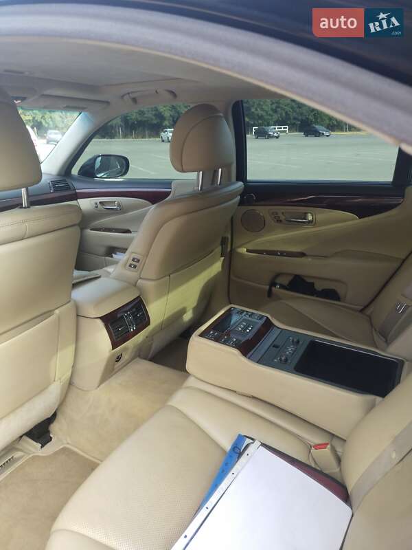 Седан Lexus LS 2008 в Чернигове