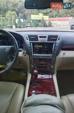 Седан Lexus LS 2008 в Чернігові