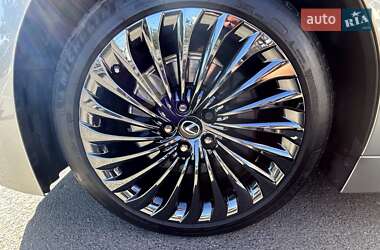 Седан Lexus LS 2018 в 