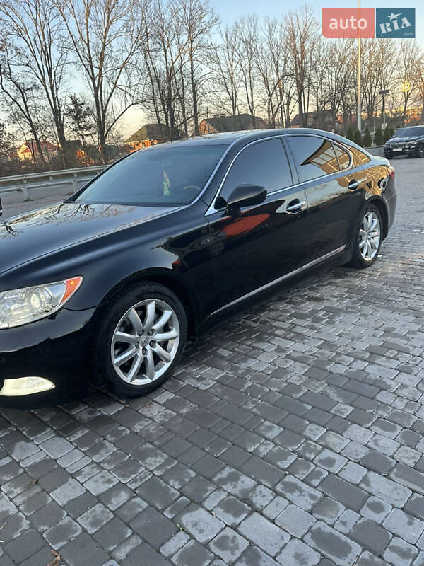 Седан Lexus LS 2008 в Виннице