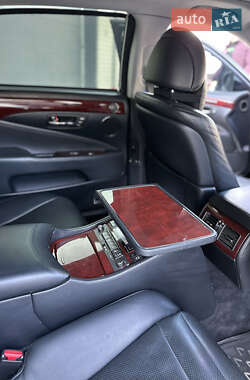 Седан Lexus LS 2008 в 
