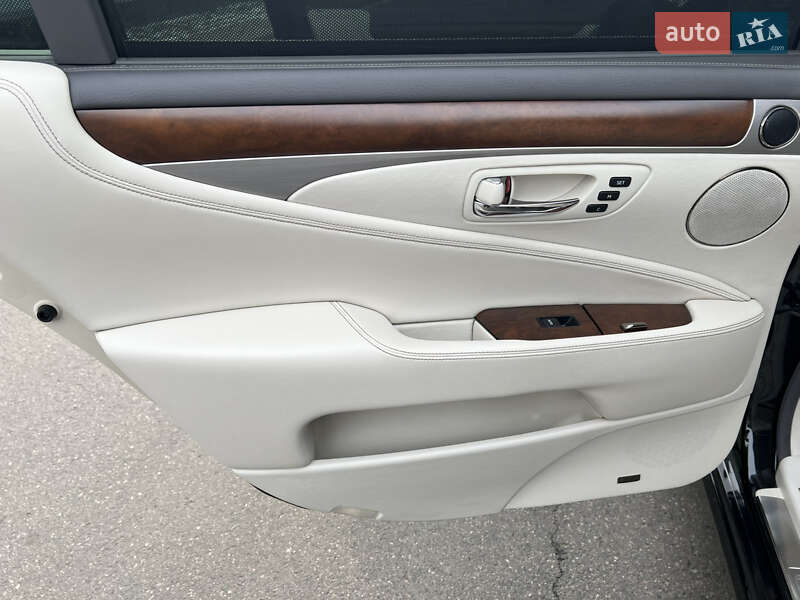 Седан Lexus LS 2014 в Черкасах