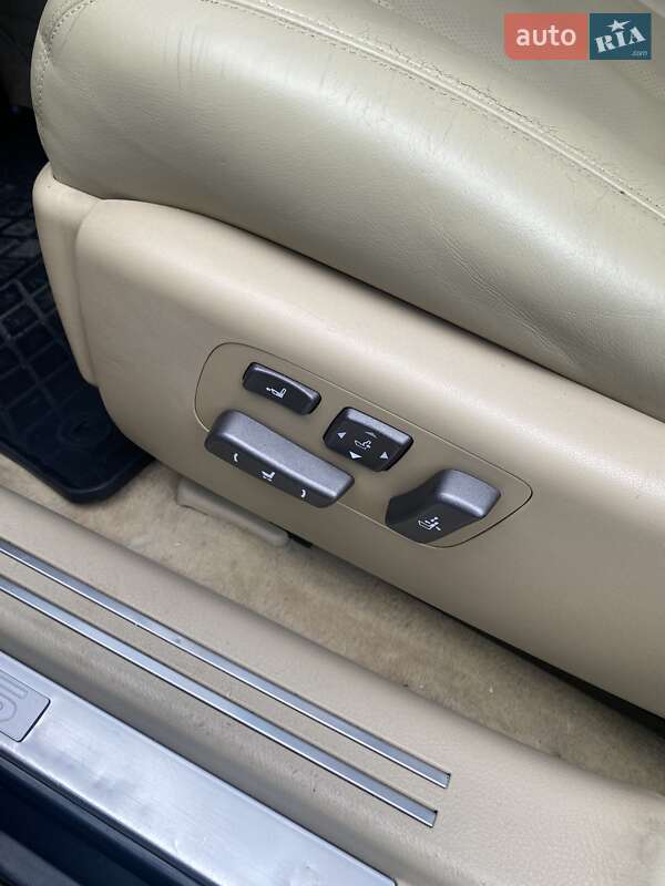 Седан Lexus LS 2007 в Косове