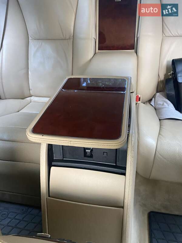 Седан Lexus LS 2007 в Косове