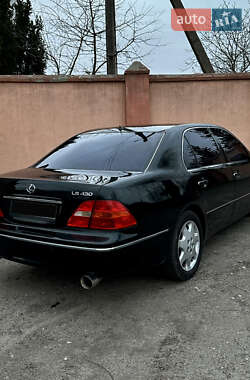 Седан Lexus LS 2001 в 