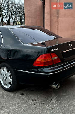 Седан Lexus LS 2001 в 