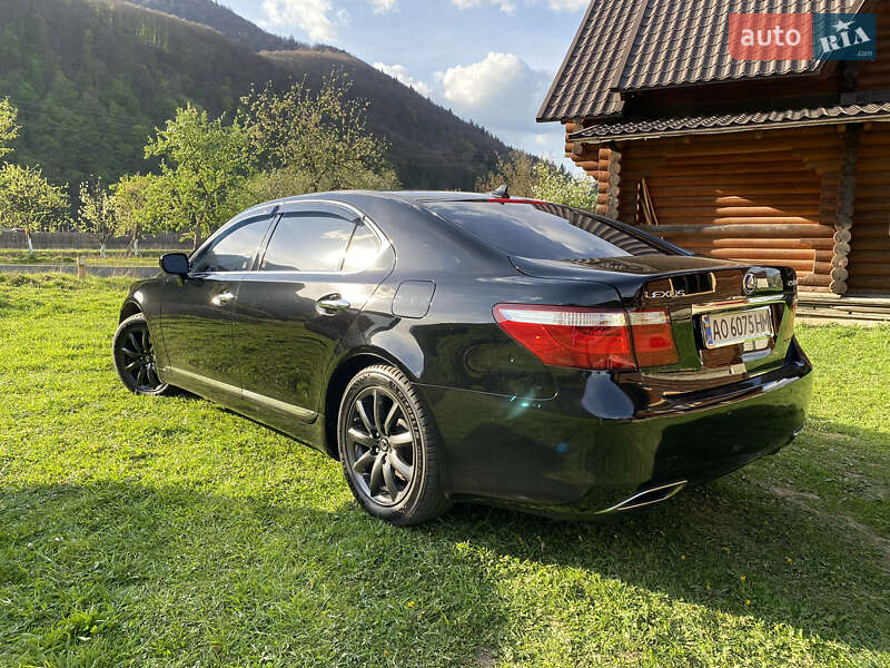 Седан Lexus LS 2007 в Ужгороде