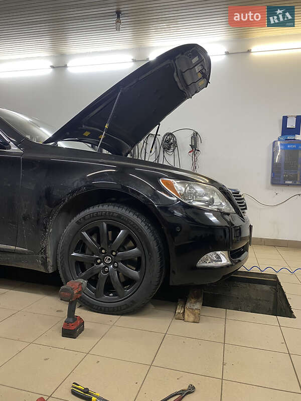 Седан Lexus LS 2007 в Ужгороде