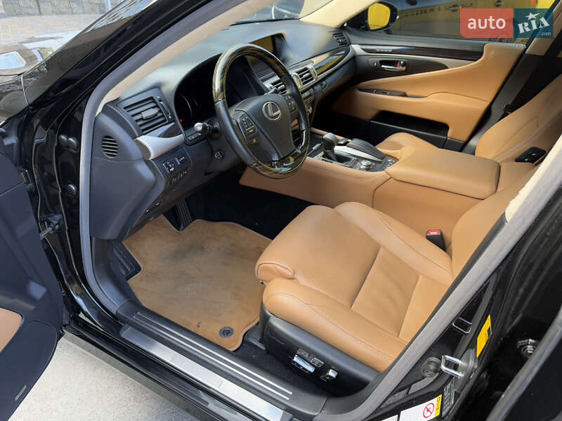 Седан Lexus LS 2012 в Умани
