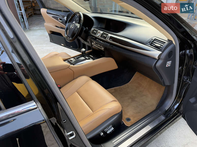 Седан Lexus LS 2012 в Умани