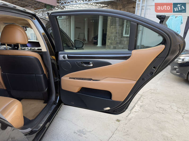 Седан Lexus LS 2012 в Умани