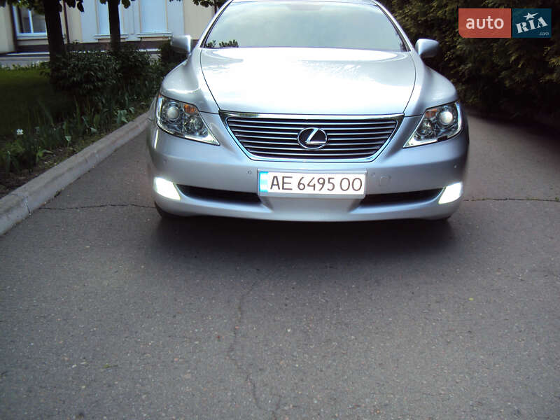 Седан Lexus LS 2008 в 
