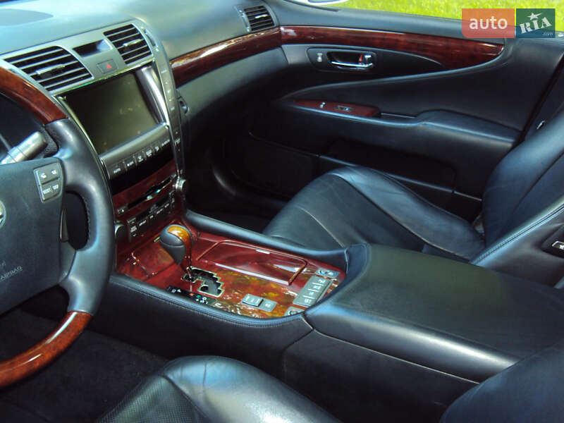 Седан Lexus LS 2008 в Дніпрі