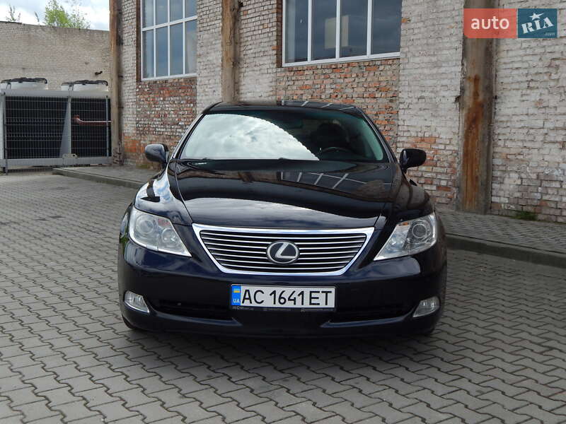 Седан Lexus LS 2007 в Нововолынске