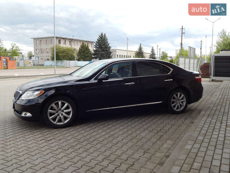 Седан Lexus LS 2007 в Нововолынске