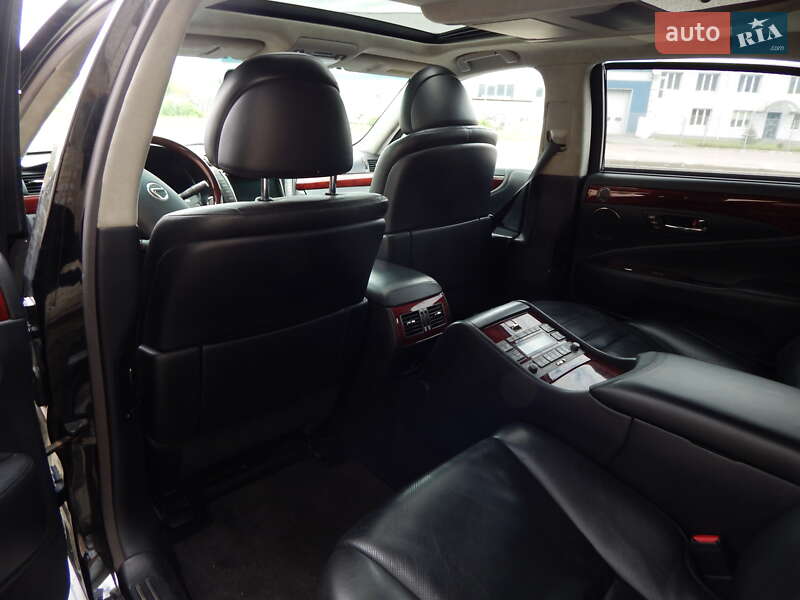 Седан Lexus LS 2007 в Нововолынске