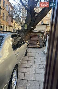 Седан Lexus LS 2000 в 