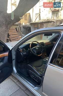 Седан Lexus LS 2000 в 