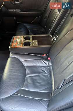 Седан Lexus LS 2000 в 