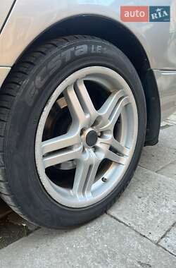 Седан Lexus LS 2000 в 