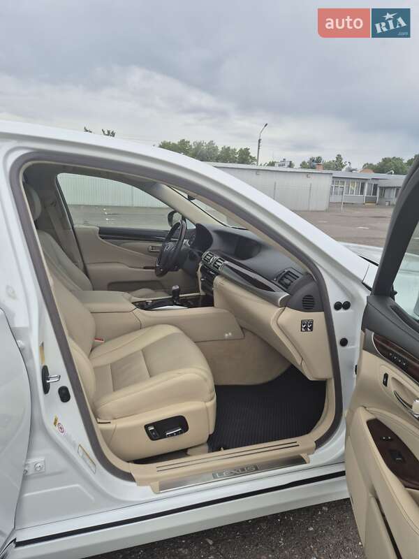 Седан Lexus LS 2013 в Киеве