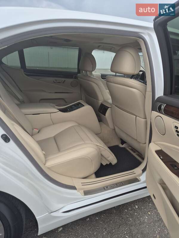Седан Lexus LS 2013 в Киеве