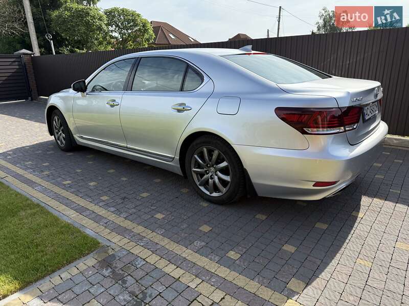 Седан Lexus LS 2014 в Луцке