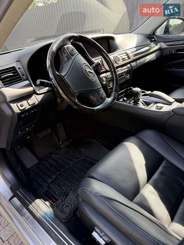 Седан Lexus LS 2014 в Луцке