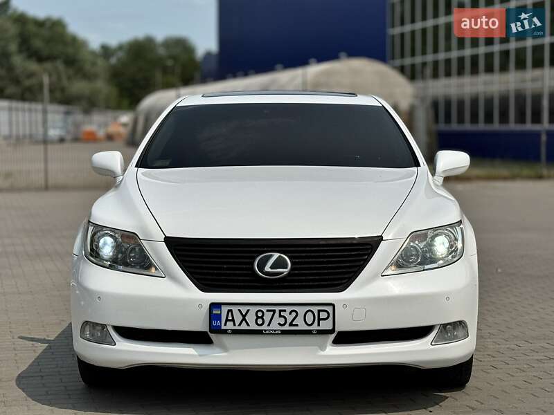 Седан Lexus LS 2008 в Сумах