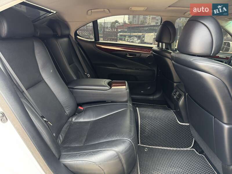 Седан Lexus LS 2008 в Сумах