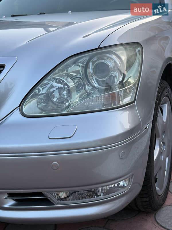 Седан Lexus LS 2004 в Вараше