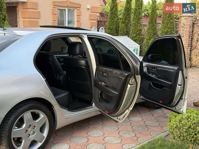 Седан Lexus LS 2004 в Вараше