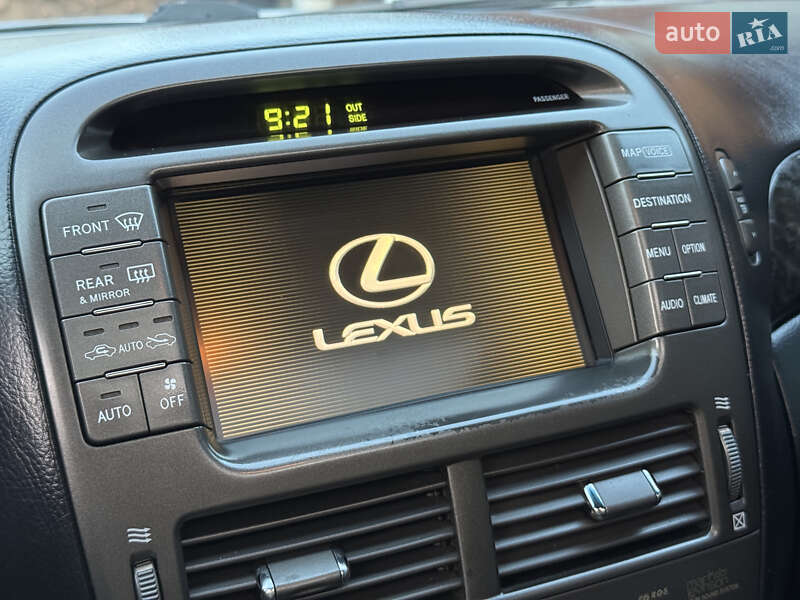 Седан Lexus LS 2004 в Вараше